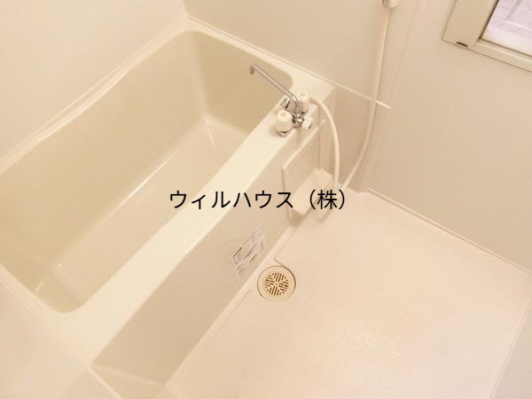 バス・シャワールーム　浴室乾燥機付きバス！