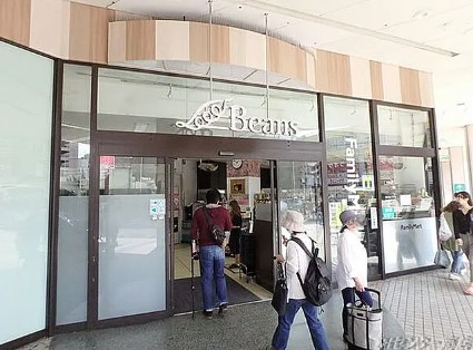 コンビニ　ファミリーマート 中山駅南口店（コンビニ）まで677m