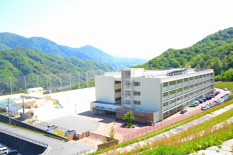 小学校　広島市立みどり坂小学校（小学校）まで800m