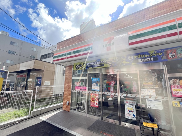 コンビニ　セブンイレブン（コンビニ）まで133m