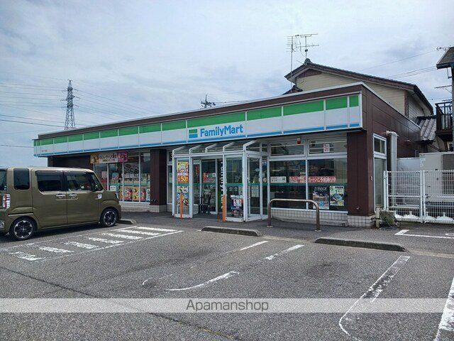 コンビニ　ファミリーマート下馬店（コンビニ）まで237m