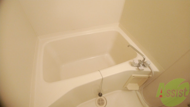 バス・シャワールーム　浴室はきれいでごゆっくりお使いいただけます。