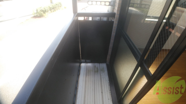 バルコニー　バルコニーはきれいで日も良く差し洗濯物もよく乾きそうです。