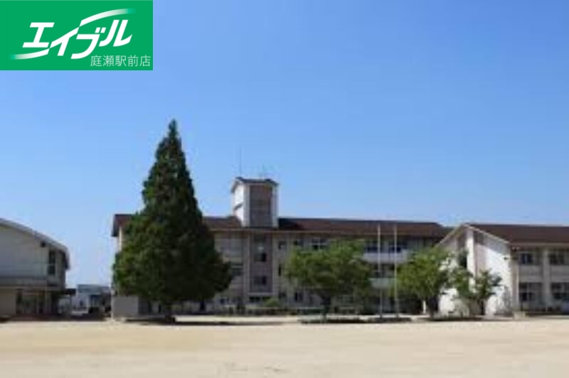 小学校　岡山市立曽根小学校（小学校）まで831m