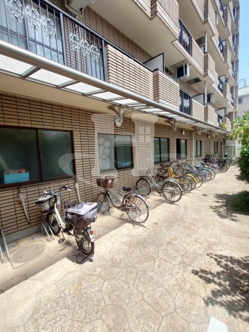 その他部屋・スペース　開放的な寝室です