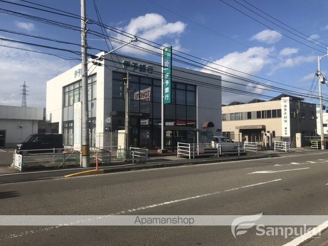 銀行　伊予銀行高岡支店（銀行）まで1036m