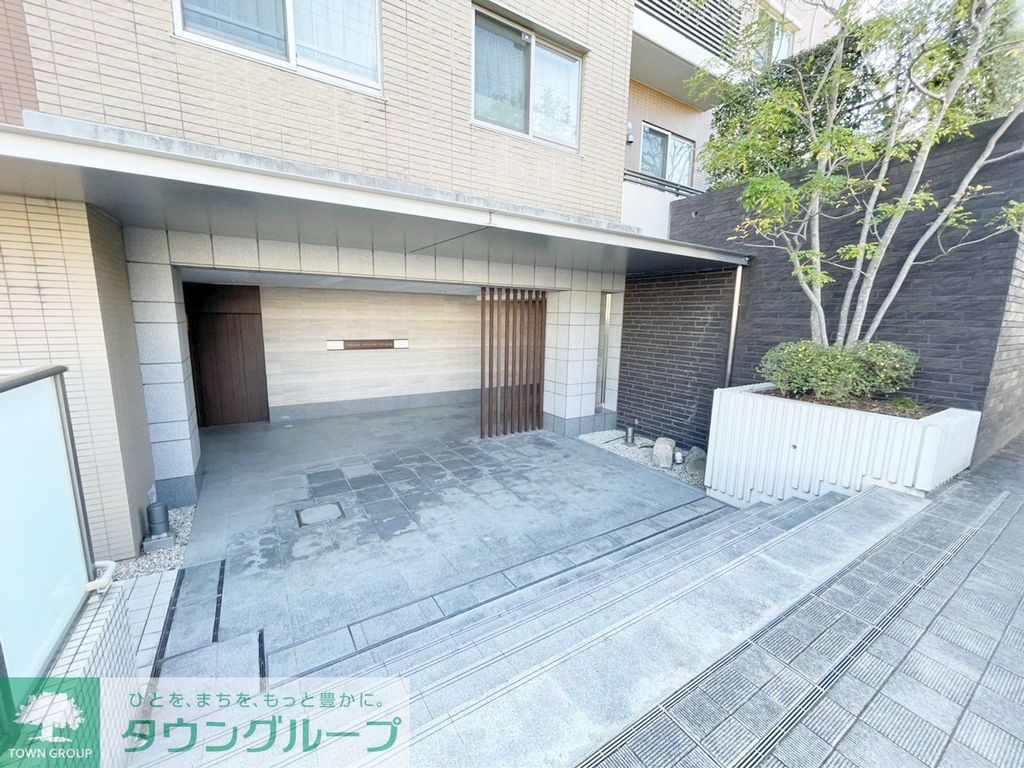 エントランス　駐車場