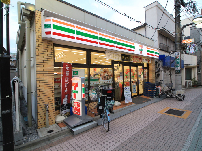 コンビニ　セブンレブン（コンビニ）まで207m