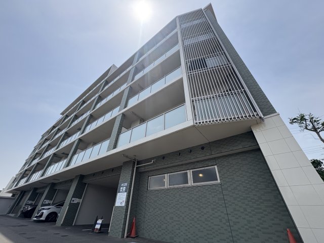 建物外観　長岡天神駅徒歩6分。オートロックと宅配ボックス付きのRC造