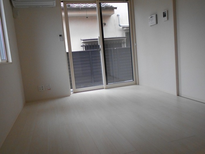 居室・リビング　6.1帖のフローリングのお部屋です☆