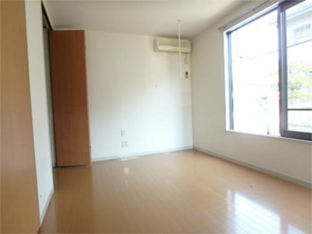 居室・リビング　２面採光の明るいお部屋です
