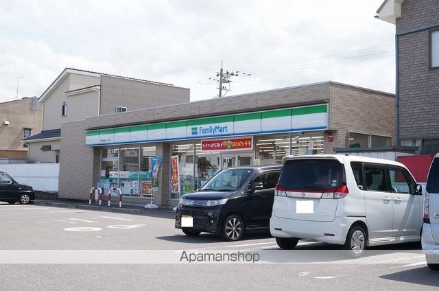 コンビニ　ファミリーマート（コンビニ）まで560m