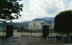 小学校　増穂小学校（小学校）まで550m