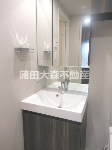 洗面設備　2面鏡の独立洗面台　洗面脱衣所