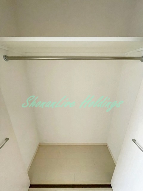 収納　清潔感のあるトイレです