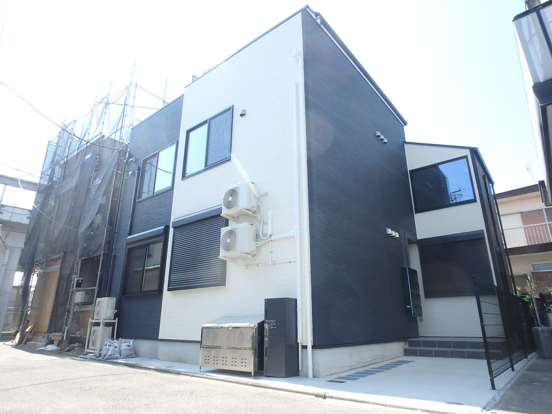 建物外観　シンプルでおしゃれな外観