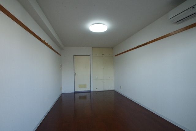 その他部屋・スペース　★広いフローリングの居室です★