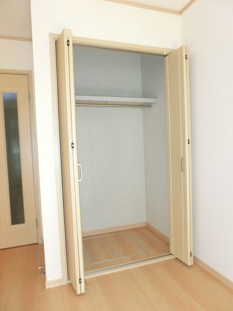 収納　お洋服もかけられます。