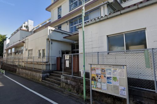 小学校　世田谷区立八幡小学校（小学校）まで446m