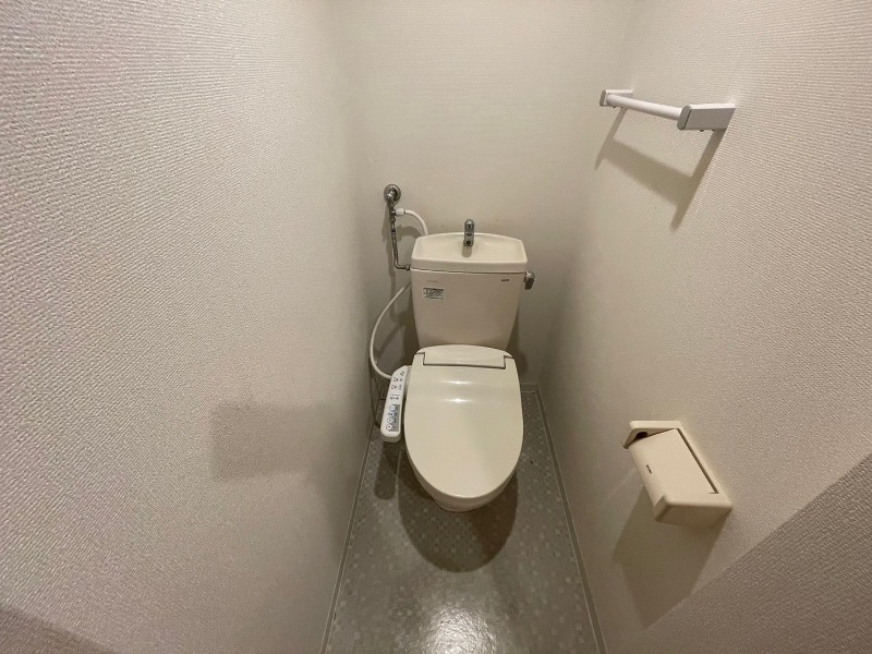 トイレ　ウォシュレット機能がついたトイレ。安心して使用できますね。