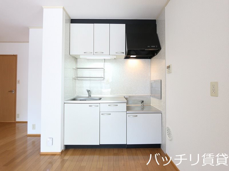 キッチン　別号室の画像。現況を優先します。