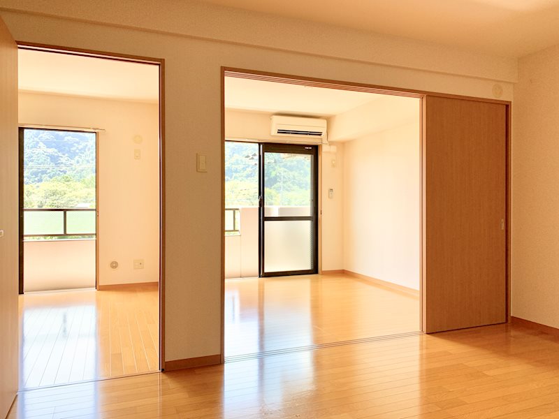 居室・リビング　暖かみのあるお部屋