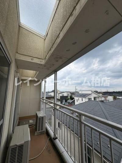 バルコニー　外からの目が気にならないバルコニーで洗濯物が干せます