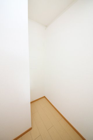 その他設備　別部屋反転間取の写真となります。