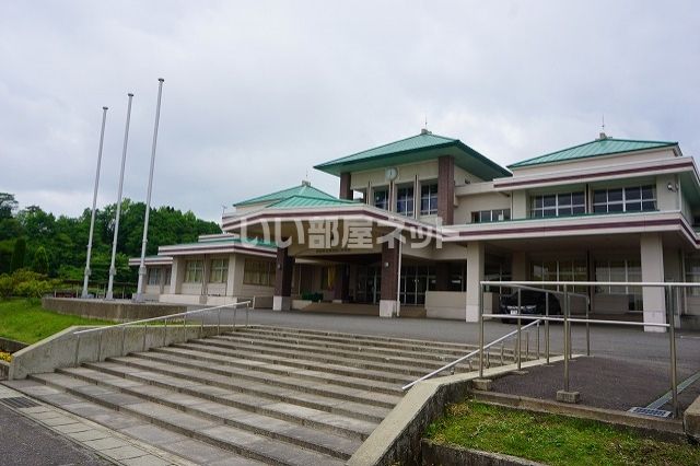 中学校　西郷村立第二中学校（中学校）まで1952m