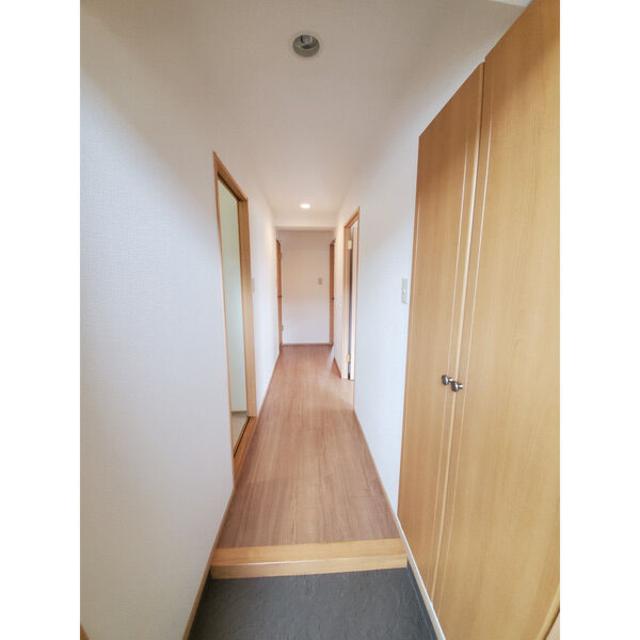 玄関　同タイプ（反転）タイプのお部屋の写真です
