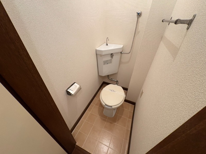 トイレ　こちらはトイレです。清潔感があり、安心して使用できます。