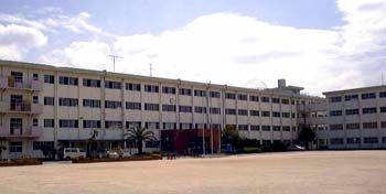 小学校　北九州市立湯川小学校（小学校）まで511m