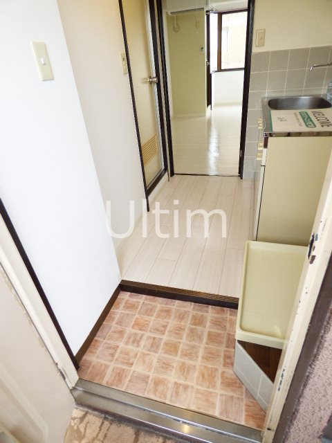 玄関　別部屋のお写真です。ご参考までに！