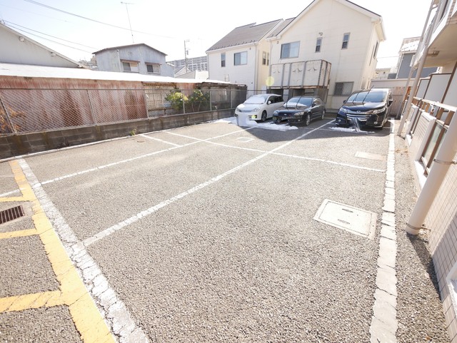 駐車場　★敷地内に駐車場がございます★