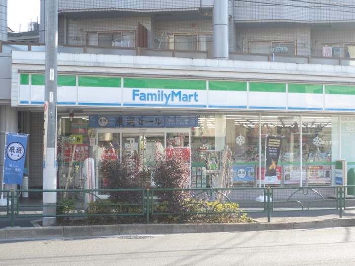 コンビニ　ファミリーマート（コンビニ）まで70m