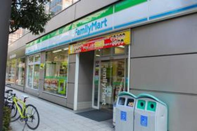 コンビニ　ファミリーマート京町堀三丁目店（コンビニ）まで634m