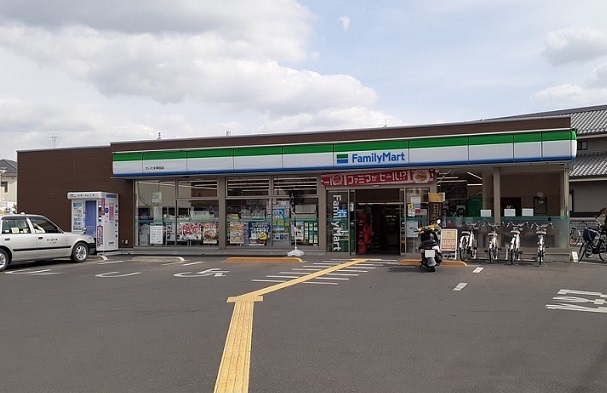 コンビニ　ファミリーマートさいたま神田店（コンビニ）まで550m