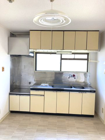 キッチン　※写真は別室です