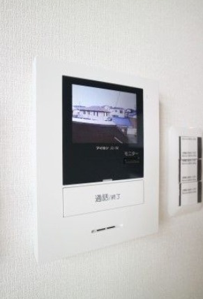 セキュリティ　モニター付きインターホンで安心ですね