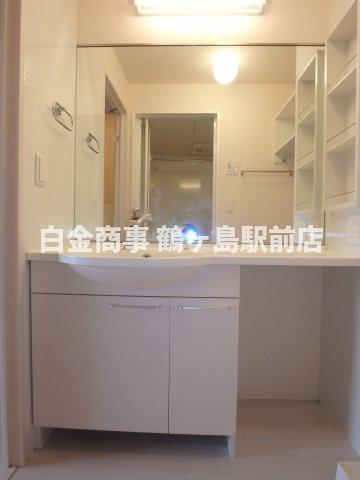 洗面設備　同じ物件の別の部屋の写真になります