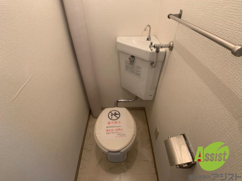 トイレ　こちらはトイレです。清潔感があり、安心して使用できます。