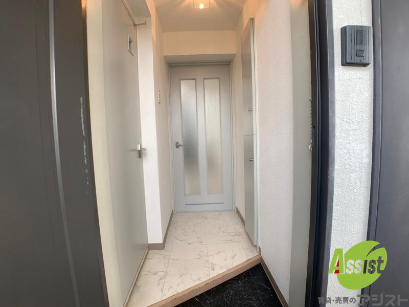 玄関　玄関の様子です。明るい印象ですね。気分もあがりそう。