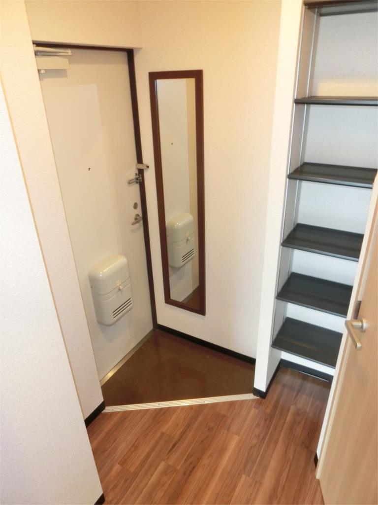玄関　※同物件別号室参考写真