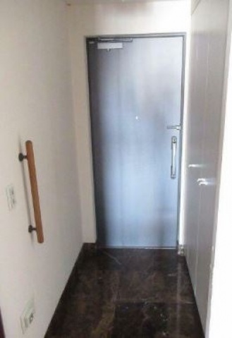 玄関　※別部屋の参考写真です。