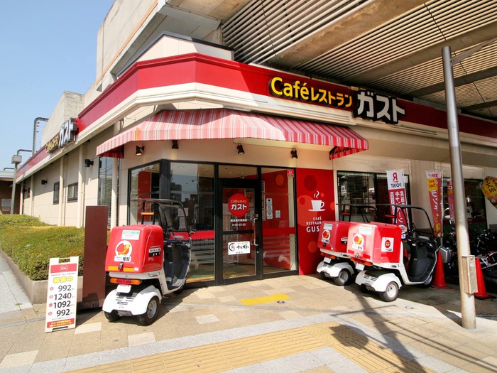 飲食店　ガスト 阪急岡町駅前店（から好し取扱店）（飲食店）まで341m
