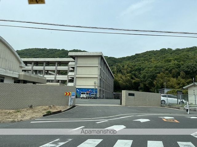 中学校　玉野市立荘内中学校（中学校）まで525m