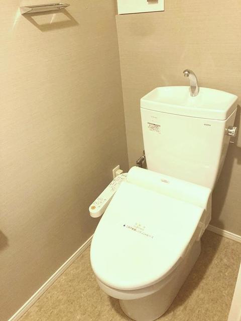 トイレ　※写真は同タイプ住戸です。