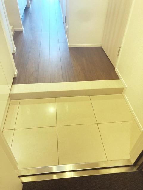 玄関　※写真は同タイプ住戸です。