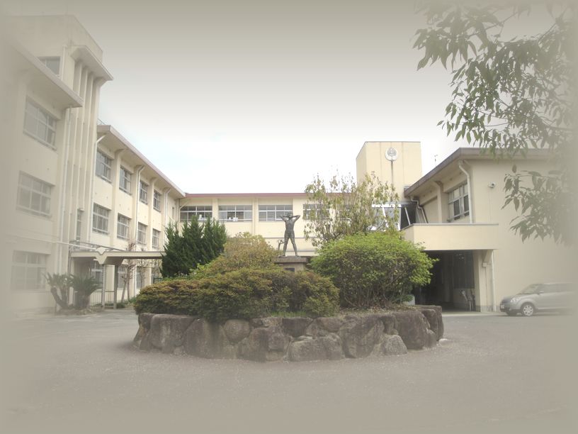 小学校　柏原市立玉手小学校（小学校）まで377m