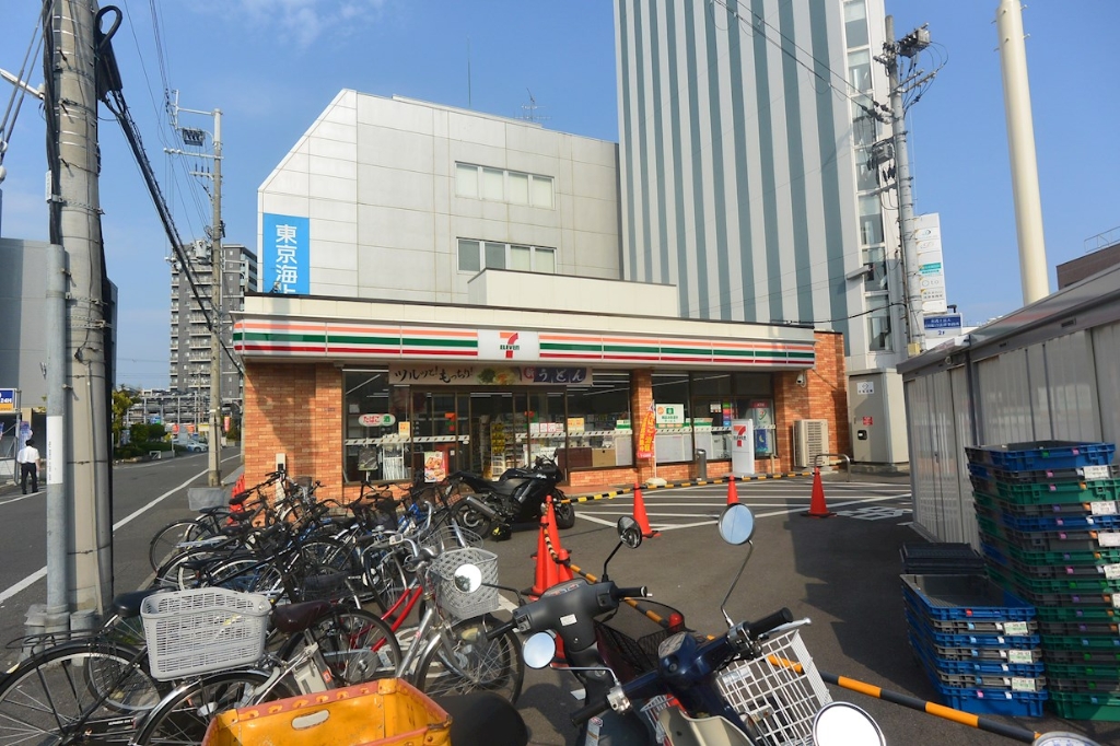 コンビニ　セブンイレブン 枚方市役所前店（コンビニ）まで227m